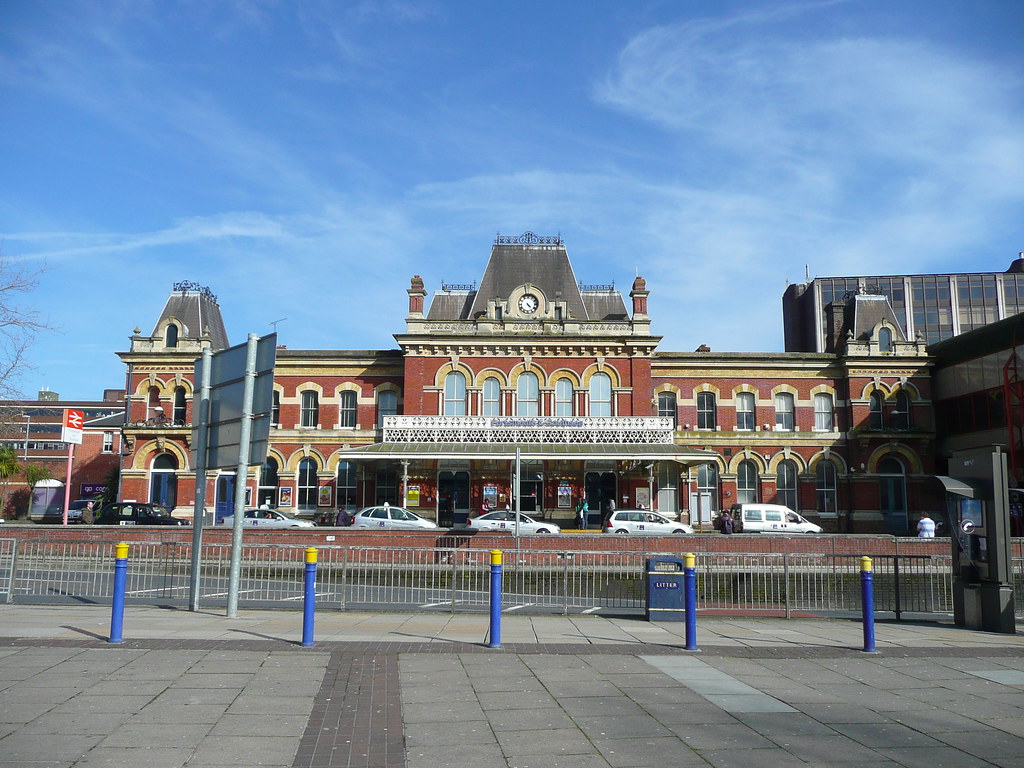 Portsmouth & Southsea station Portsmouth & Southsea statio… Flickr