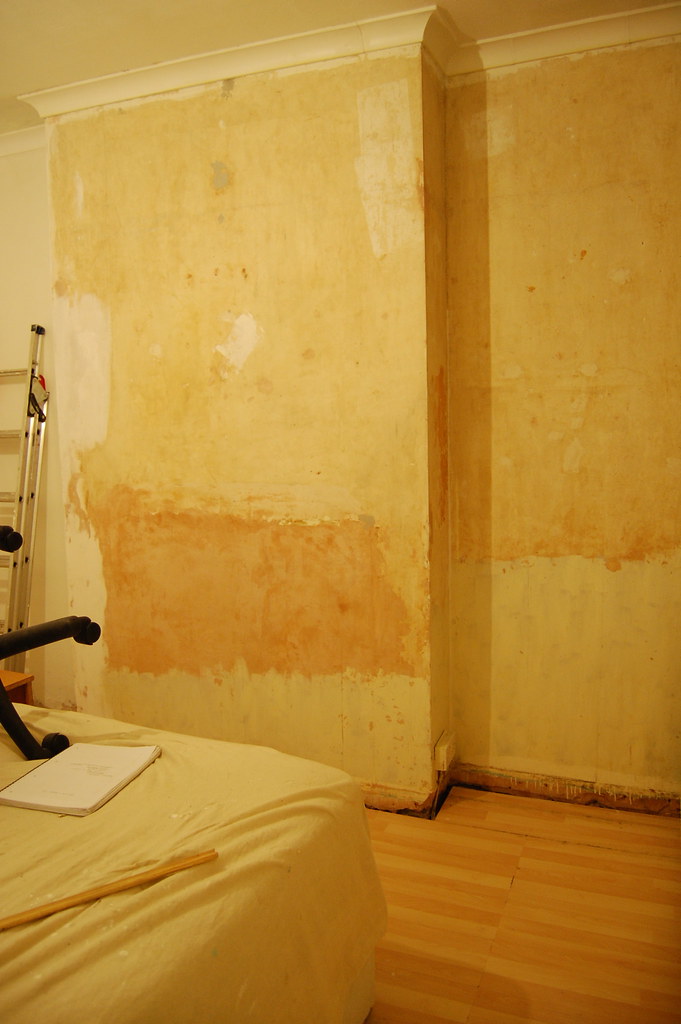2287 the chimney breast was covered in stuck fast wallpape… Flickr