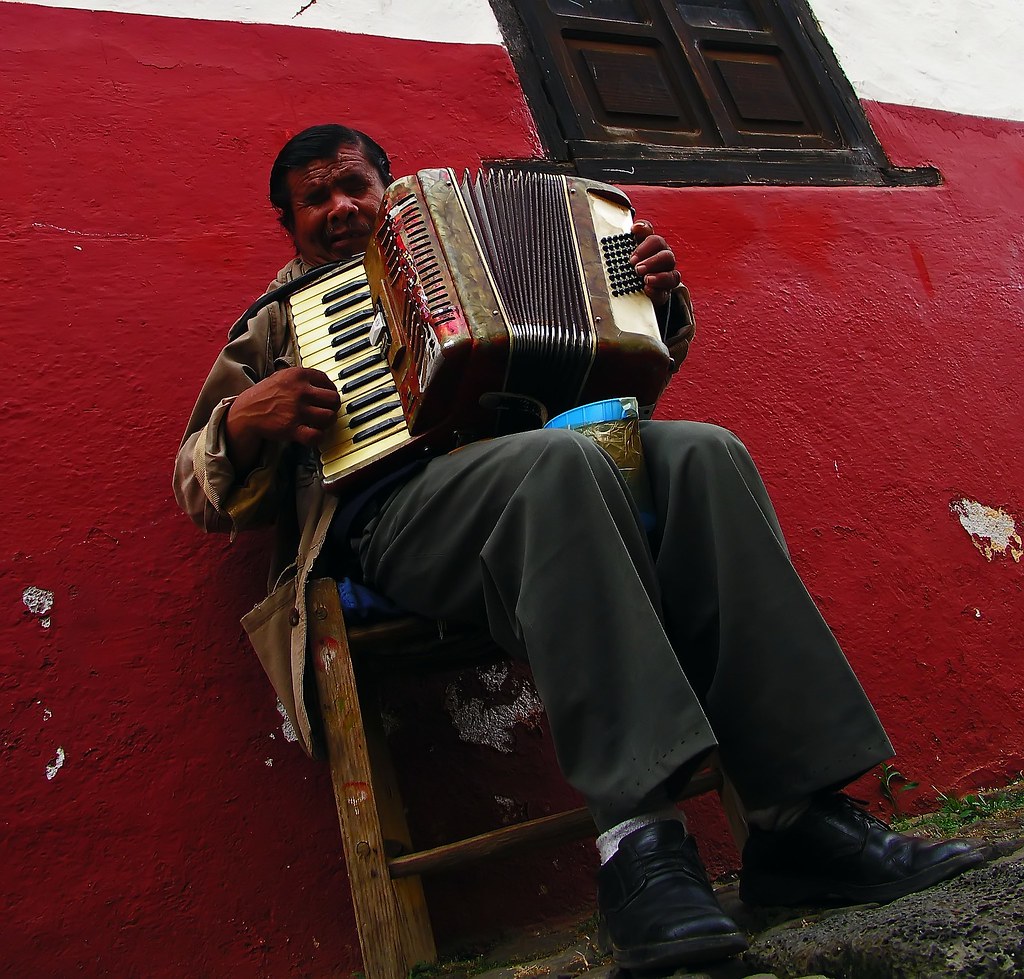 Suona ancora, suona ancora View On Black sguardojos Flickr