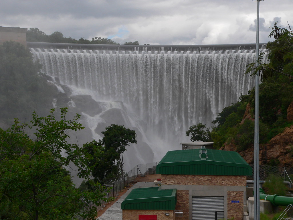 Roodeplaat dam Roodeplaat dam overflowing Hannes Steyn Flickr