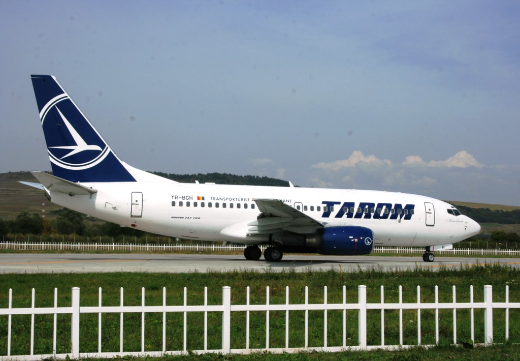 TAROM 737700 YRBGH(cn1394) ClujNapoca airport.12 Se… Flickr