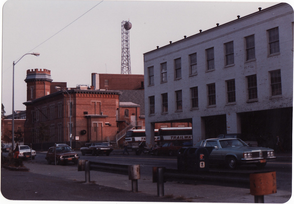 BROADWAY KINGSTON NY OCT 1982 Seen in the midtown area on … Flickr