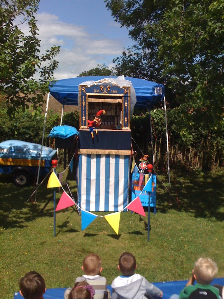 punch and Judy at Manor Farm uploaded by ShoZu lwicks_2000 Flickr