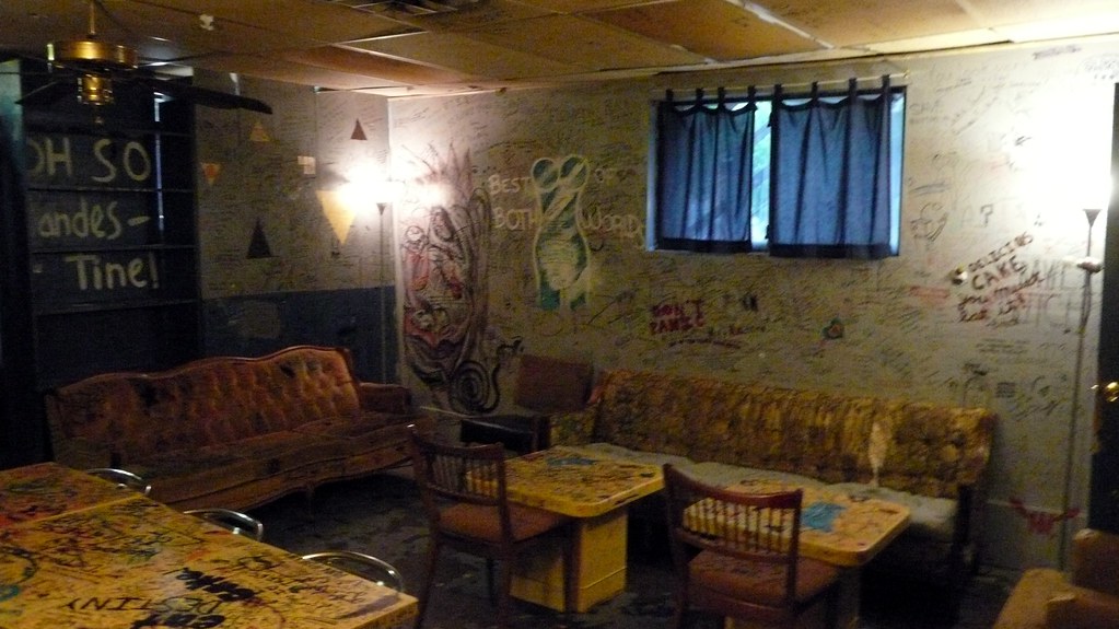 Graffiti room, Java Break allnight cafe, Lawrence, KS, US… Flickr