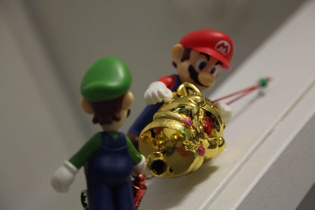 Mario & Luigi 371 Climbing Up Walls The brothers climb… Flickr