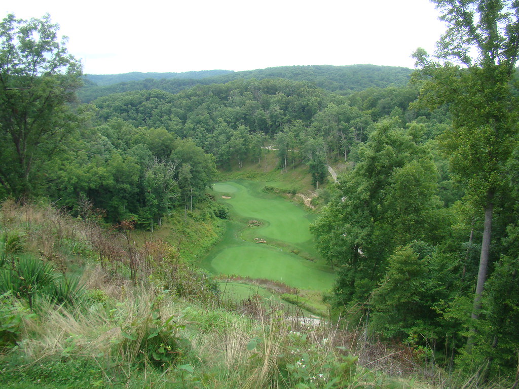 Eagle Ridge, Louisa, Kentucky Golf course information and reviews.
