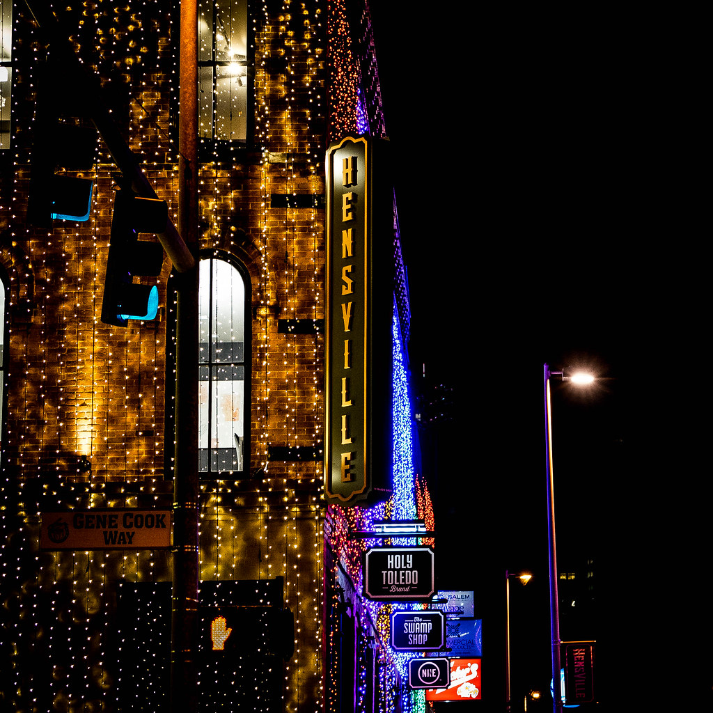 Holy Toledo, it's the Hensville Lights! 200k Christmas lig… Flickr
