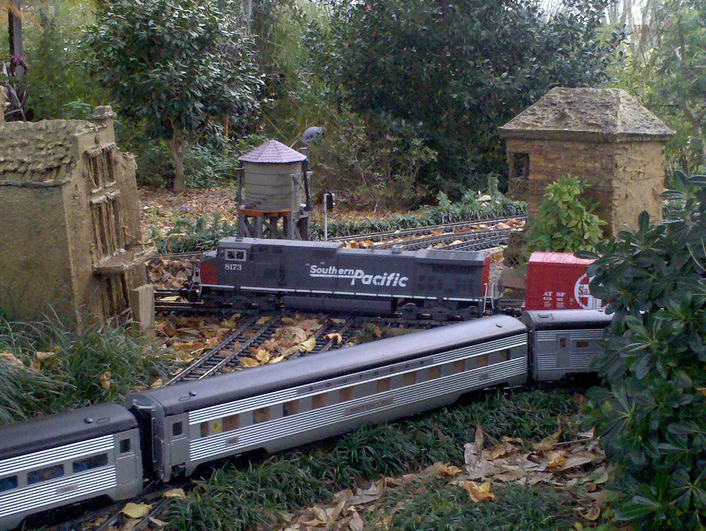 Model trains at New Orleans city park y6y6y6 Flickr