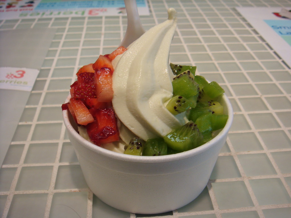 Frozen Yogurt from 3 Berries Yessss.... tasty. As some guy… Flickr