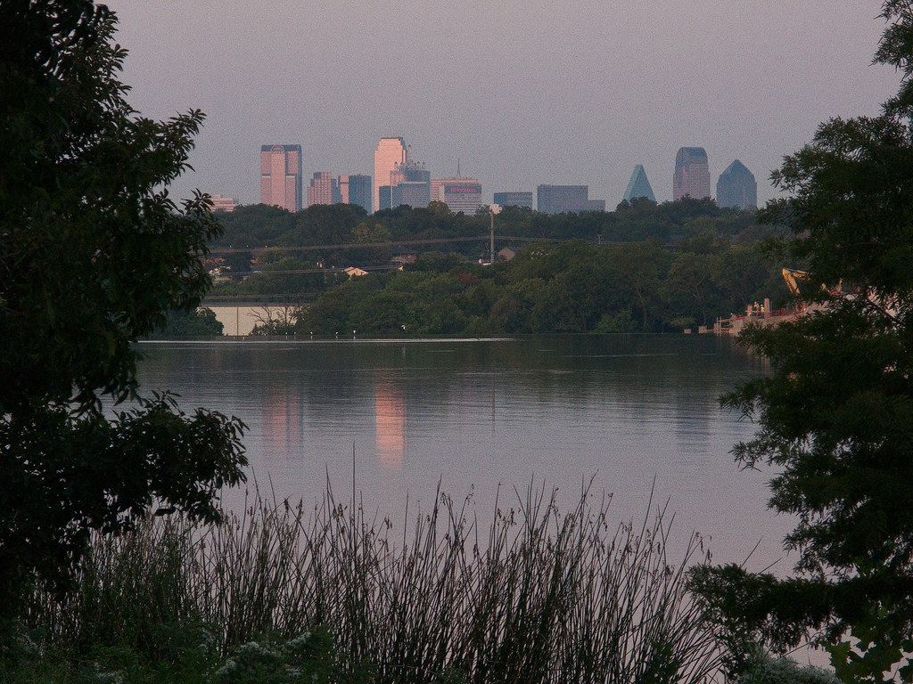 7383 Morning Dallas Skyline, Spillway, White Rock Lake Tra… Flickr