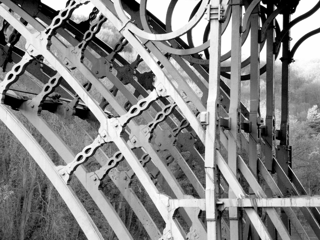 Iron Bridge Detail of the Iron Bridge at Ironbridge. 23rd … Flickr