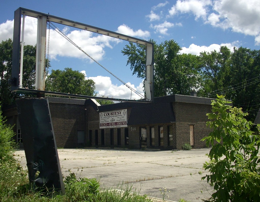 abandoned business, Bensenville, IL the sign on the buildi… Flickr