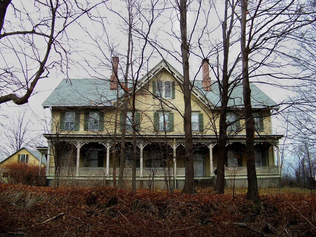 Abandoned Farmhouse A house near my home that seems to hav… Flickr