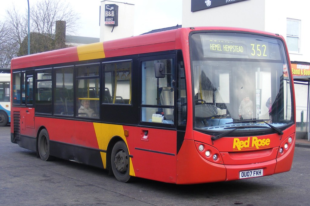 Red Rose Travel . Aylesbury , Buckinghamshire . OU07FKH . … Flickr
