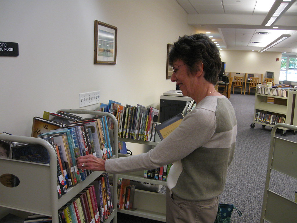 Florham Park Library Looking over our new books before the… Flickr