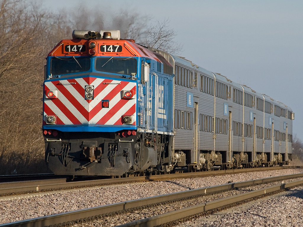 Metra UPW inbound train 52 closeup a photo on Flickriver