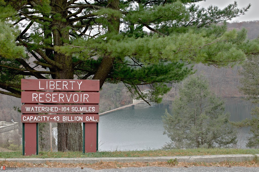Liberty Reservoir. Looking down at the dam itself © 2009 F… Flickr