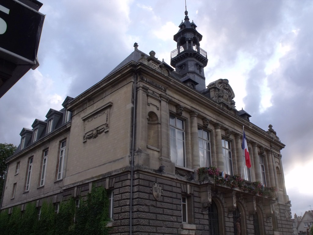 Hotel de Ville, Vernon The City Hall Vernon town in Norm… Flickr