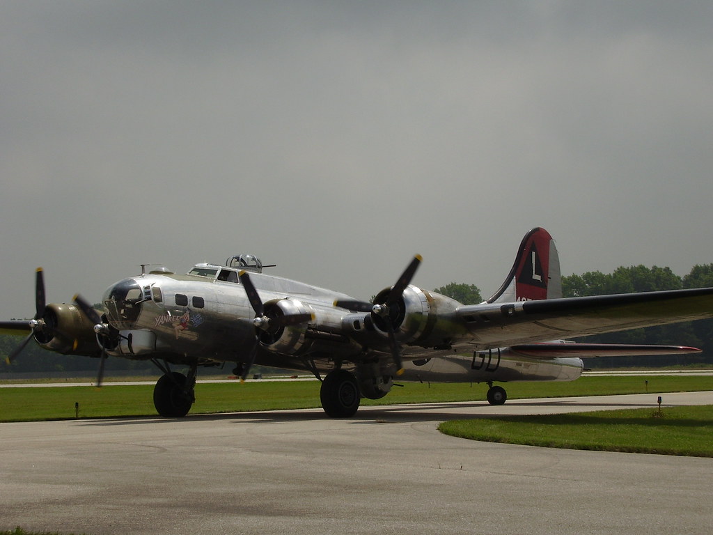 2007_Lost Nation Airport_Willoughby,Ohio_Boeing B17 Superf… Flickr