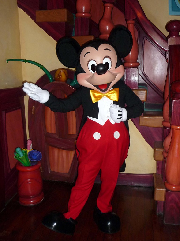 Meeting Mickey Mouse Disneyland Park Disneyland Resort, An… Flickr