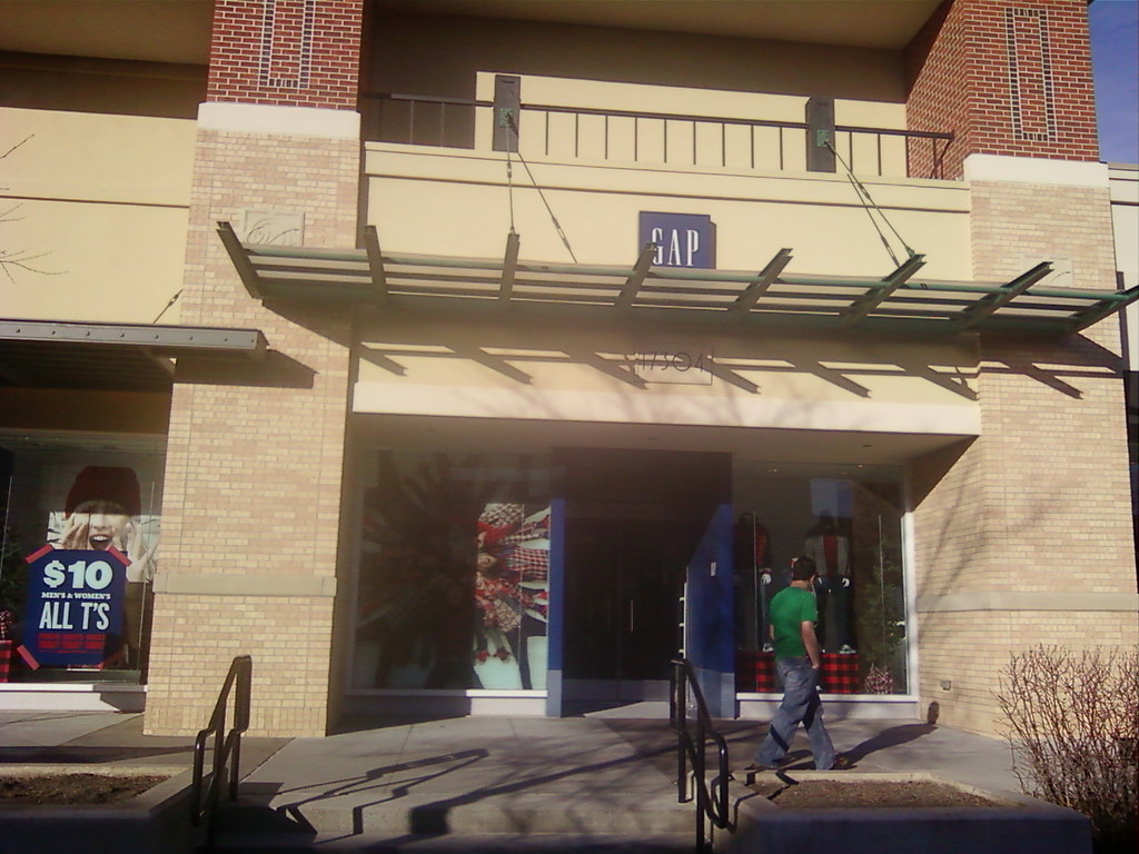 Village Pointe Omaha, Nebraska The Gap a photo on Flickriver