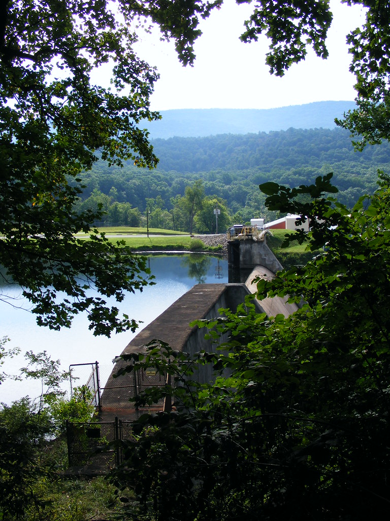 Lake Gordon (Spillway Area) Lake Gordon Spillway Area, Bed… Flickr