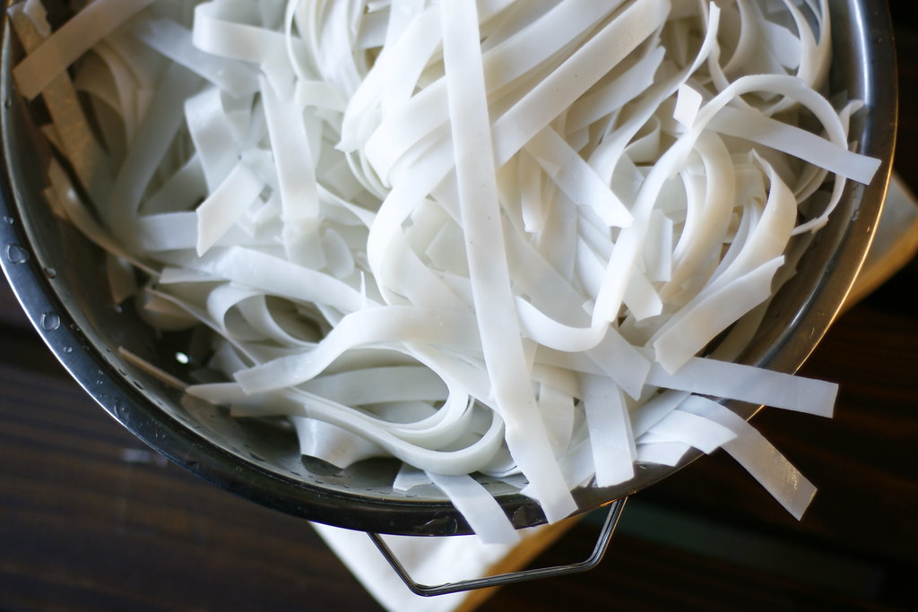 flat rice noodles thai cooking with jam Flickr