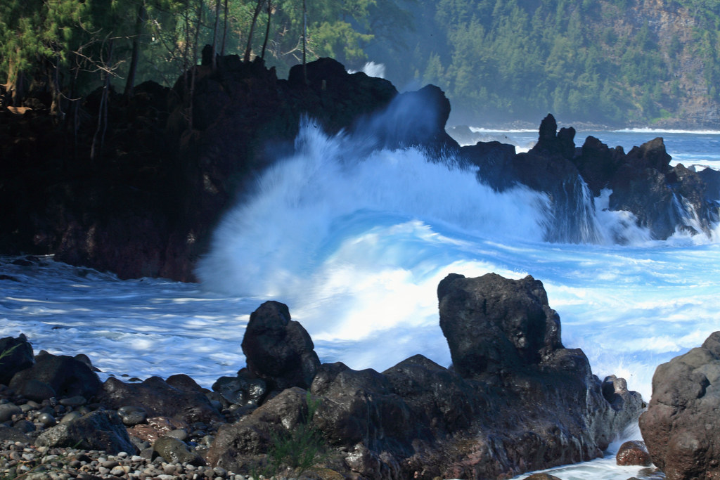 Watching the heavy surf pound Laupahoehoe Point On the dri… Flickr