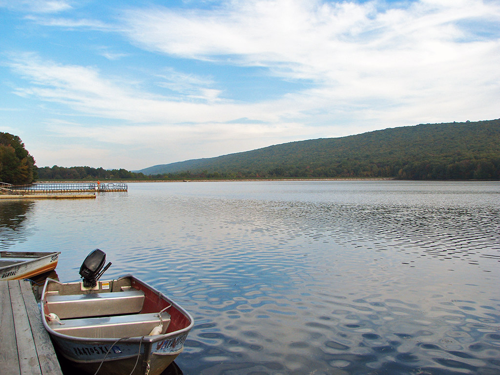 Mauch Chunk Lake A shot of Mauch Chunk Lake from a boat do… Flickr