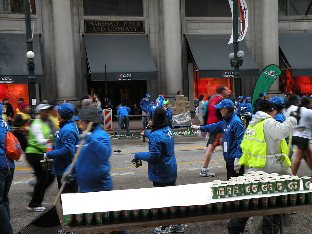 Volunteers in Bank of America Chicago Marathon Bank of