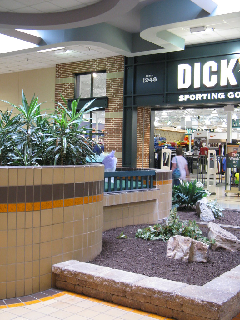 Mall Muncy, PA Another shot of the vintage foun… Flickr