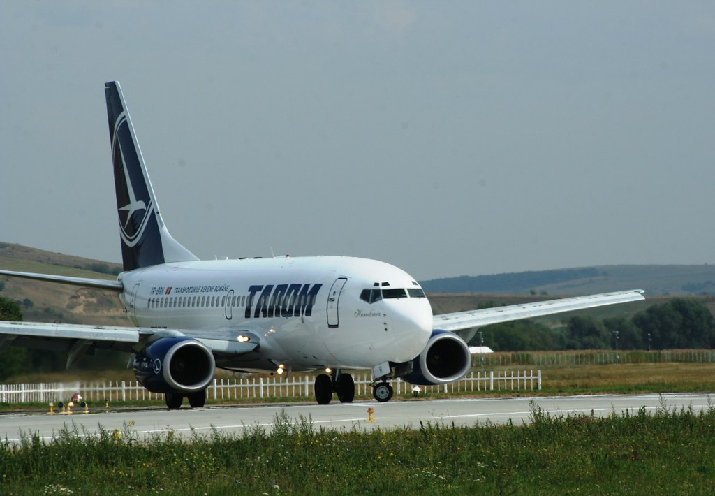 TAROM 737700 YRBGH(cn1394) ClujNapoca airport.12 Se… Flickr