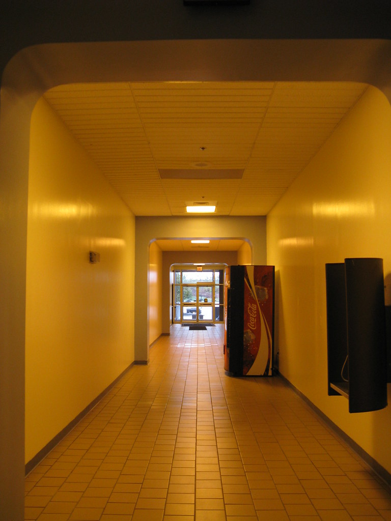 Laurel Mall, Hazleton PA The empty Jewelry store had a lot… Flickr