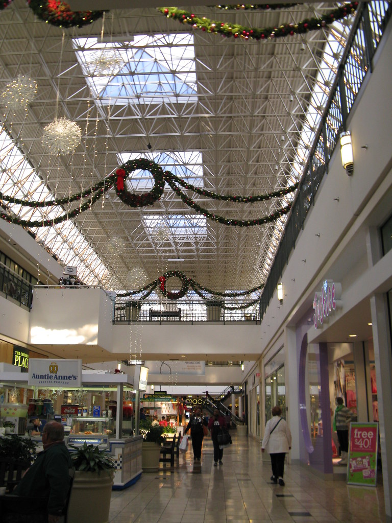 Are Dogs Allowed In Oxford Valley Mall