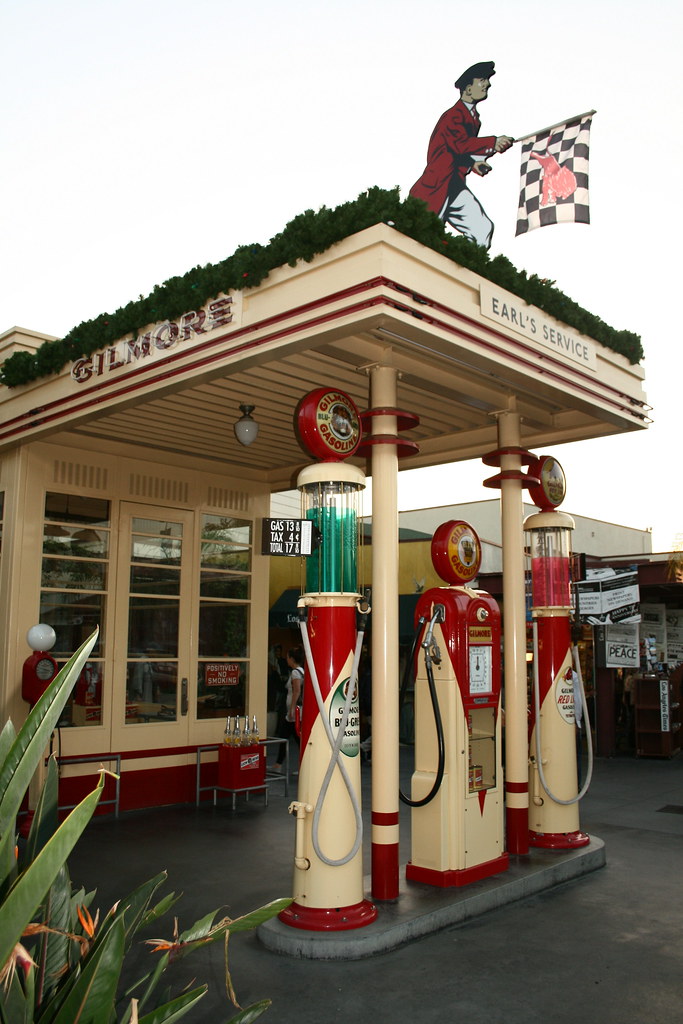 Antique Gas Station I wonder how many of you still remembe… Flickr