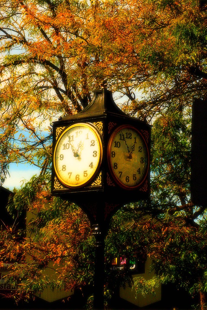 St. Johns clock In the center of St.Johns, the neighborhoo… Flickr