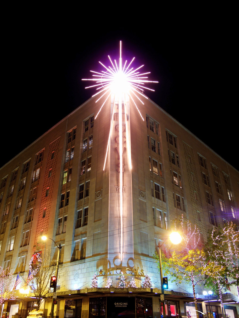 20091206 041042 HDR The Seattle Macy's Holiday Star… Flickr