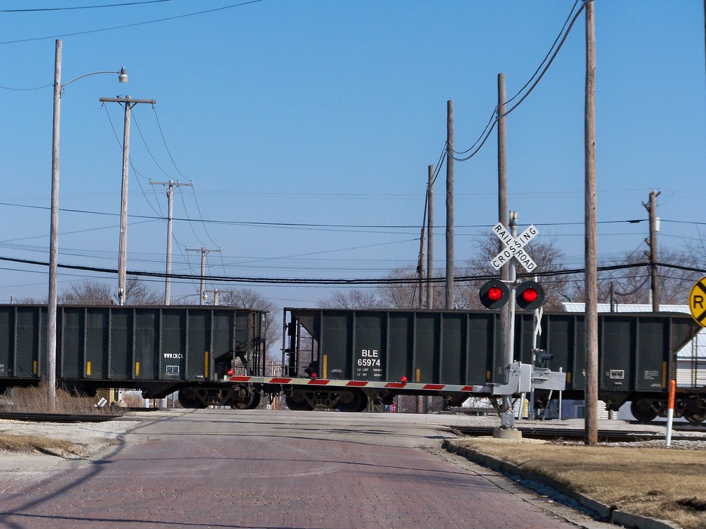 Gilman, Illinois Railroad Crossing Raymond Cunningham Flickr