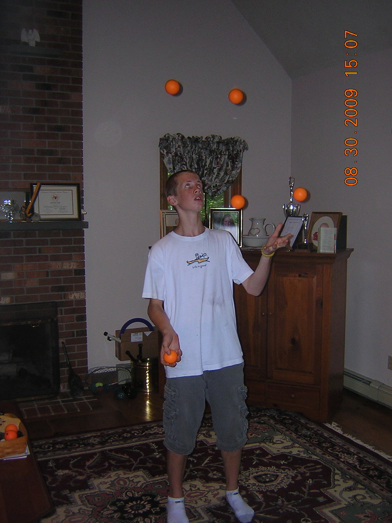 DSCN2778 juggling five balls pauljuggles Flickr