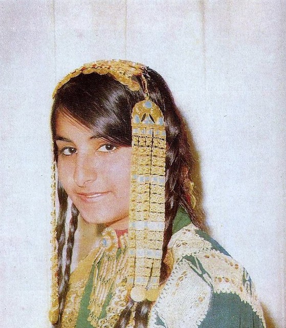 Kuwaiti Girl in Traditional Dress a photo on Flickriver