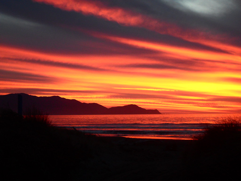 Peka Peka beach, NZ beautiful sunset leila.laree Flickr
