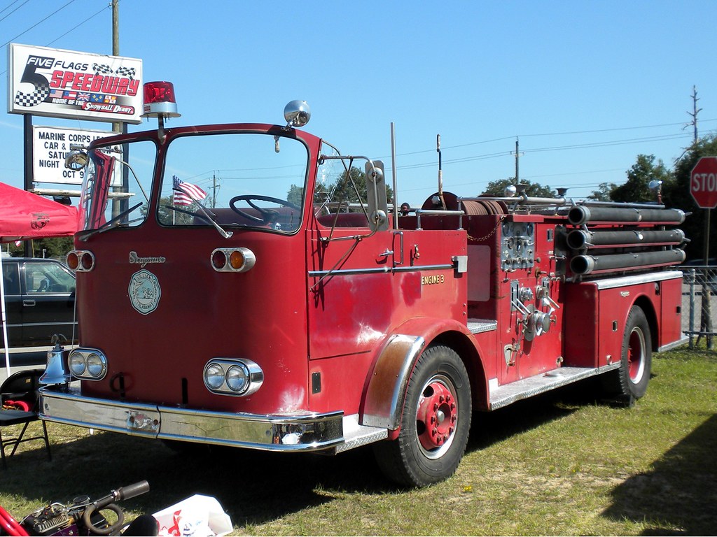 Lillian Alabama Fire Dept. This 1960 Seagrave pumper truck… Flickr