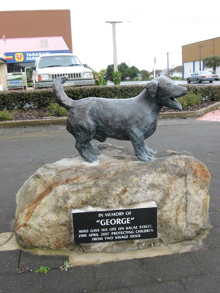 Dog statue, Manaia People's Network Flickr