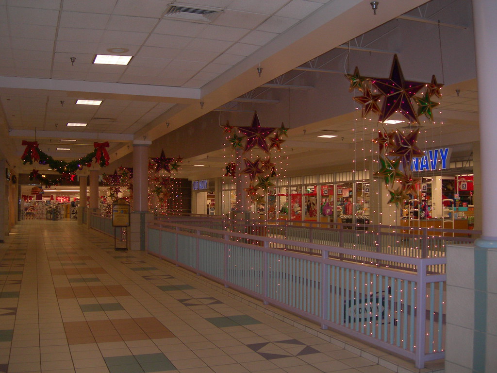 Logan Valley Mall Altoona, PA Christmas 2009 2 A shot of … Flickr