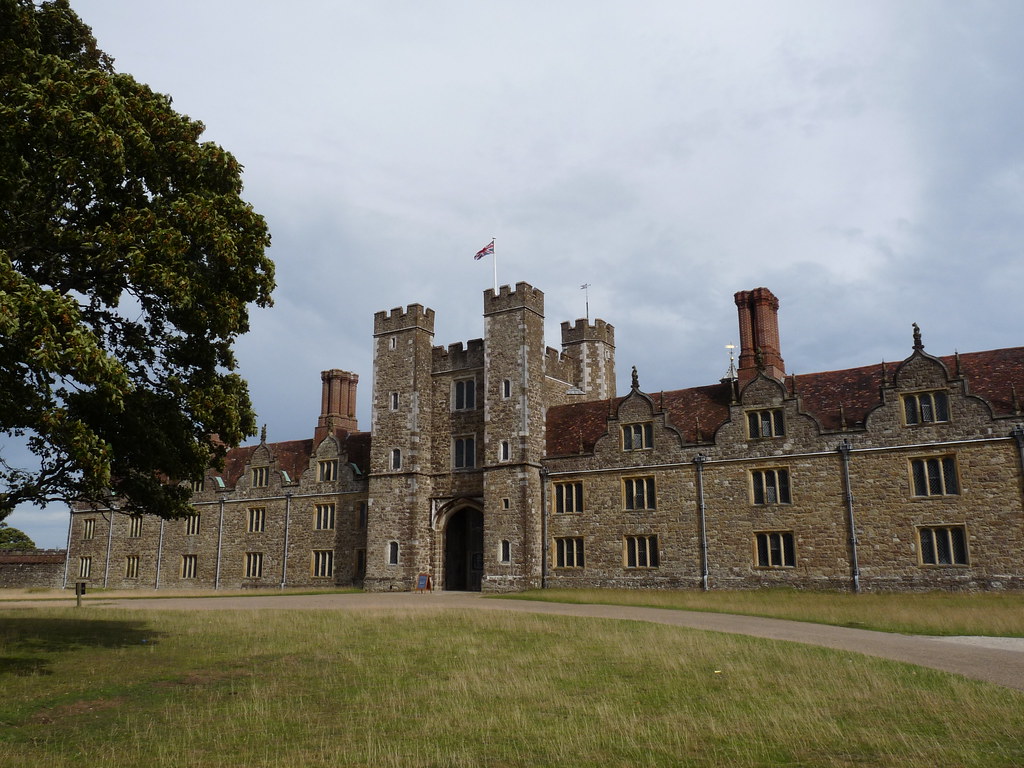 Knole House The front of Knole House, Kent, showing the ga… Flickr