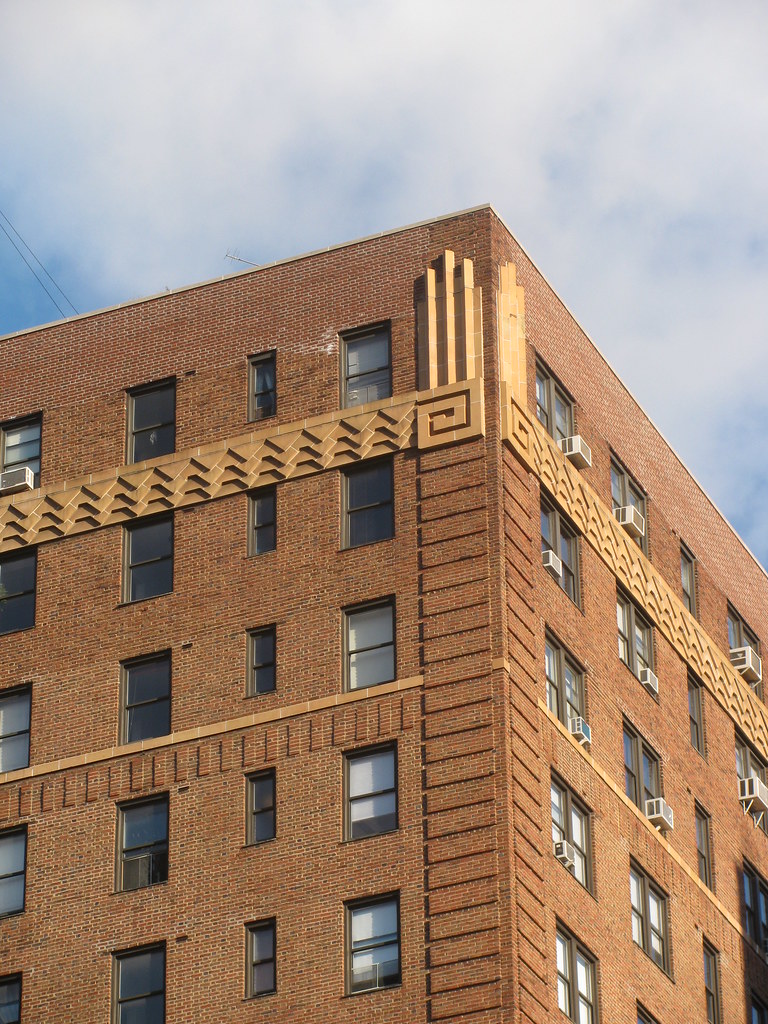 Gramercy Court An apartment building with Art Deco detaili… Flickr