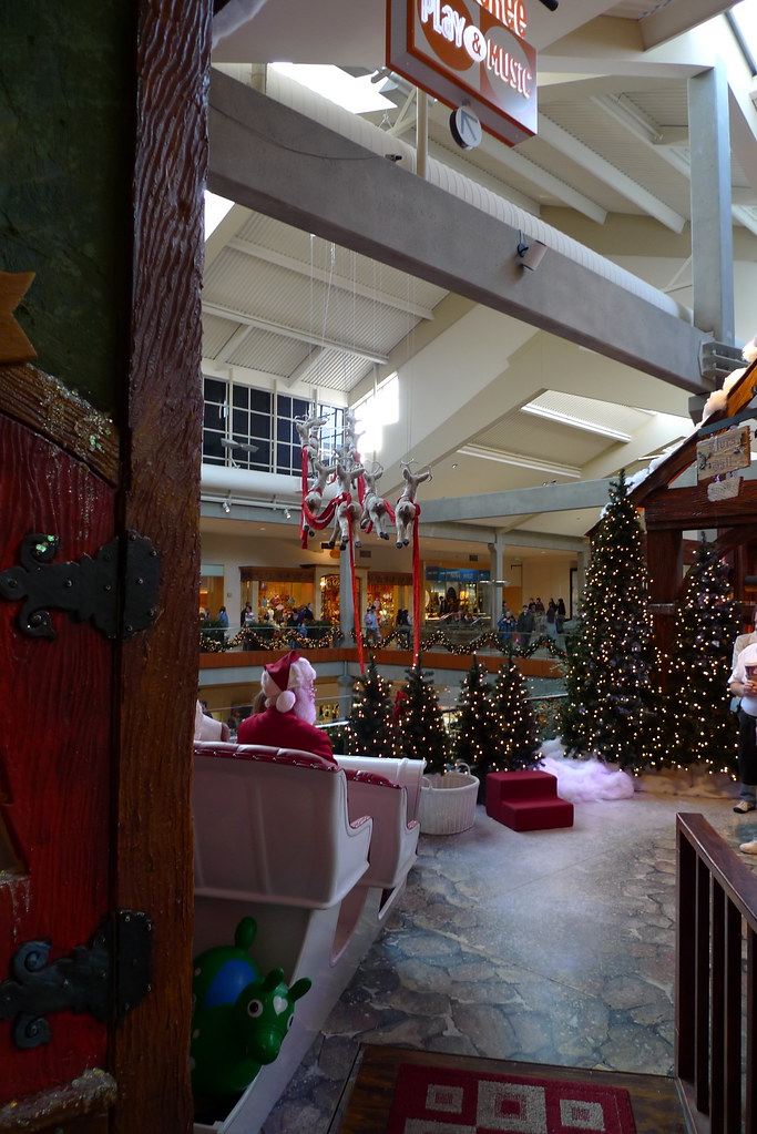 Santa Bellevue Square jose cardoza Flickr