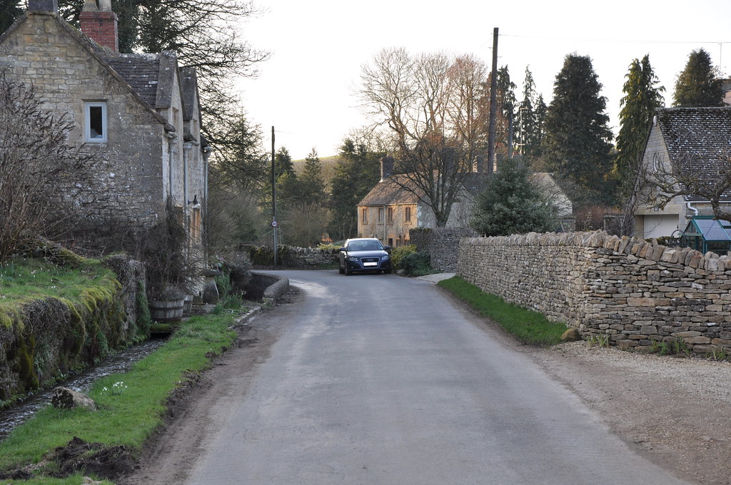 Compton Abdale DSC_0718 Compton Abdale lies in a hollow be… Flickr