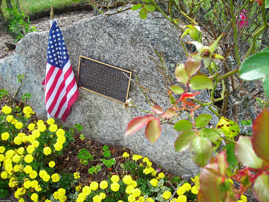 DSCN4232800 Bristol Naval Veterans' Memorial Bristol, RI S400