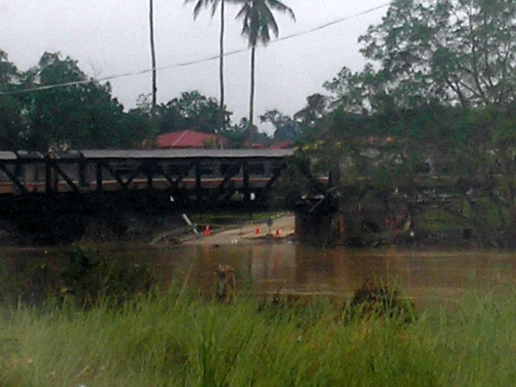 Banjir 2007 Keadaan selepas banjir di Segamat _nyem_